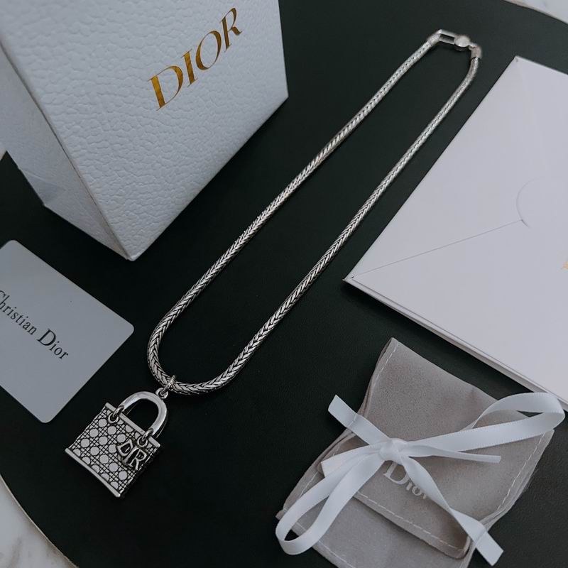 Dior Necklace 05lyr302